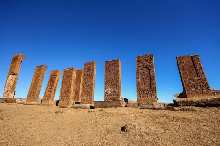 Большое селджукское кладбище Ахлата — Ахлат