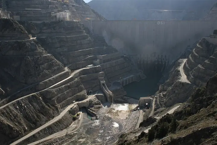 Deriner Dam