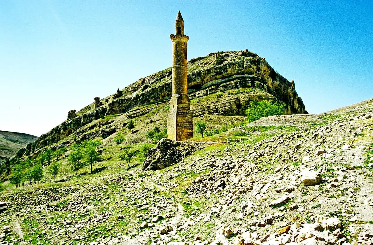 Besni Castle - Besni