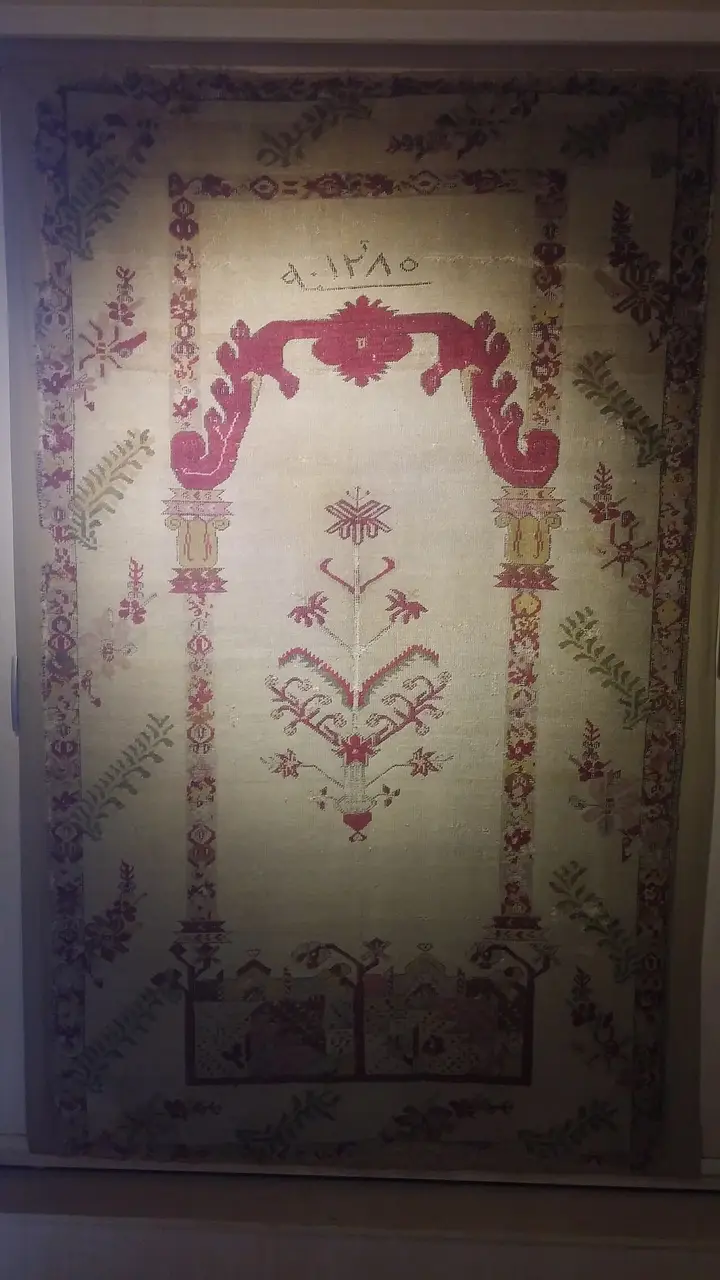 Gördes Carpet Museum - Gördes