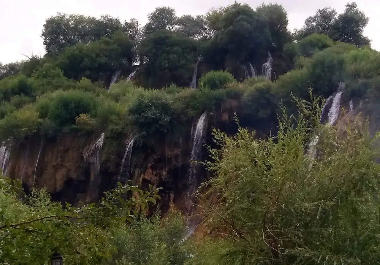 Girlevik Waterfall - Merkez