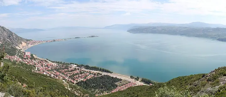 Озеро Эгирдир (Eğirdir Gölü)