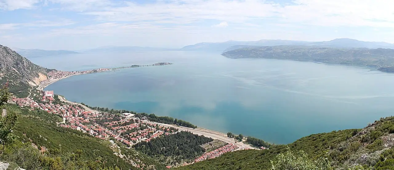 Озеро Эгирдир (Eğirdir Gölü)