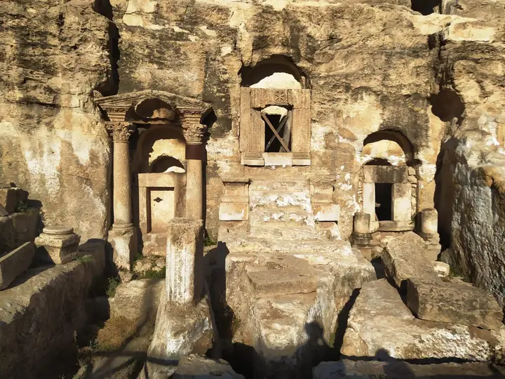 Döğer Rock Tombs - İhsaniye