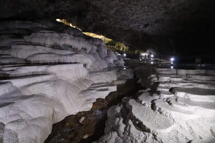 The travertines of Kaklık Cave