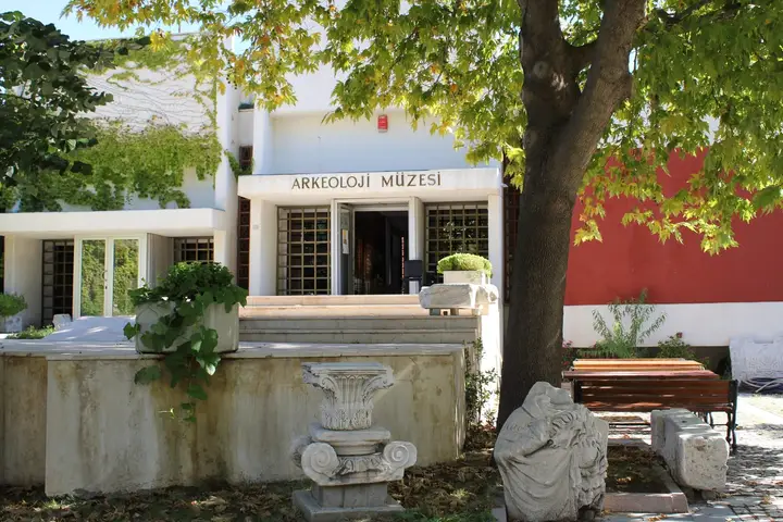Entrance of the Çanakkale Archaeology Museum