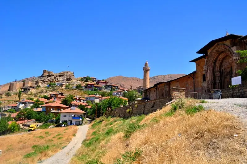 Большая мечеть и даруссифа Дивриги (Divriği Ulu Camii ve Darüşşifası)