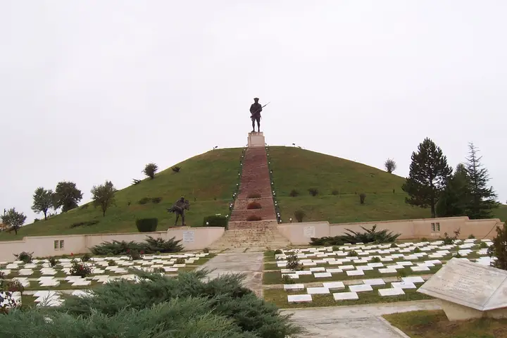 Dumlupınar Monument