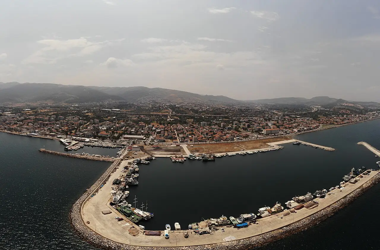 Güzelbahçe Fishing Harbour - Güzelbahçe