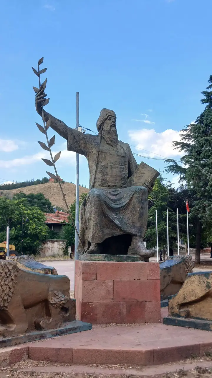 The statue of Hasan Dede at Hasandede