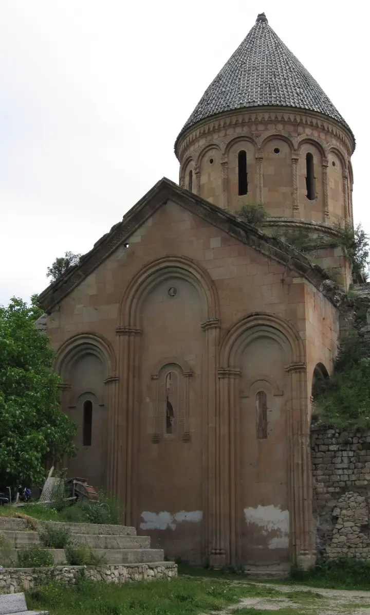 Arched façade of the İşhan Monastery church