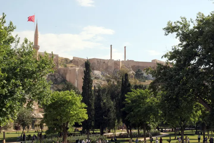 Крепость Шанлыурфа (Şanlıurfa Kalesi)
