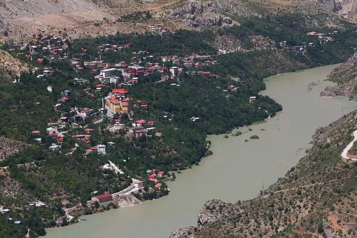 Кемалие на берегу Евфрата