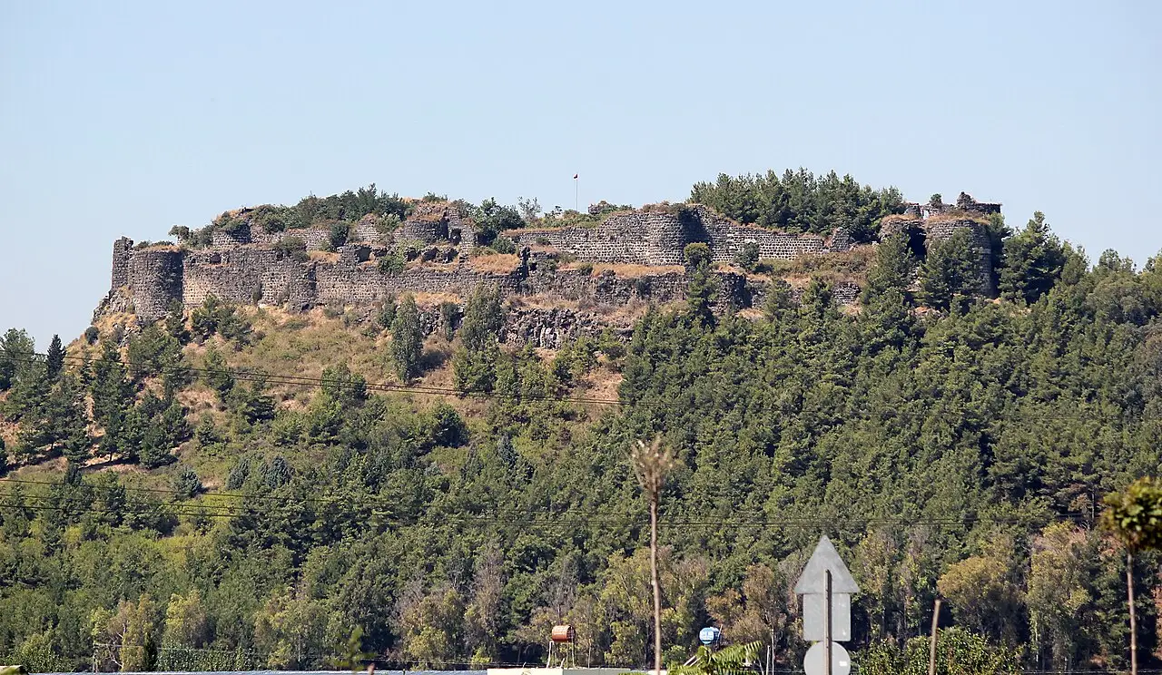 Toprakkale Castle - Toprakkale