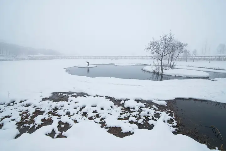 The Floating Islands lake under snow